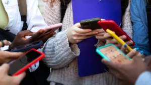 France follows Australia’s lead bans U-15 from social media